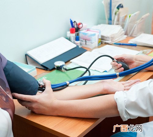 蹲下去站起来头晕眼黑是怎么回事