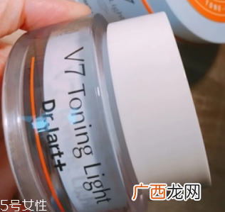 面霜和素颜霜可以同时用吗？面霜用量不要太多