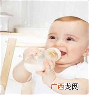 断奶小孩不吃奶瓶怎么办（让宝宝吃奶瓶的妙招