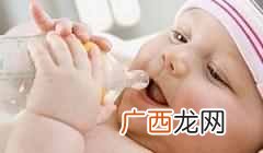 断奶小孩不吃奶瓶怎么办（让宝宝吃奶瓶的妙招