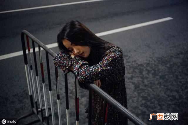 一分钟摆脱负面情绪 一个人情绪低落怎么办