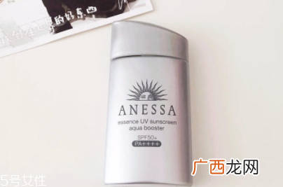 安耐晒银瓶需要卸妆吗？卸妆更安心