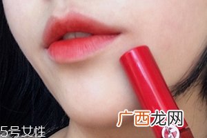阿玛尼405和雅诗兰黛333哪个好？333谁涂谁好看