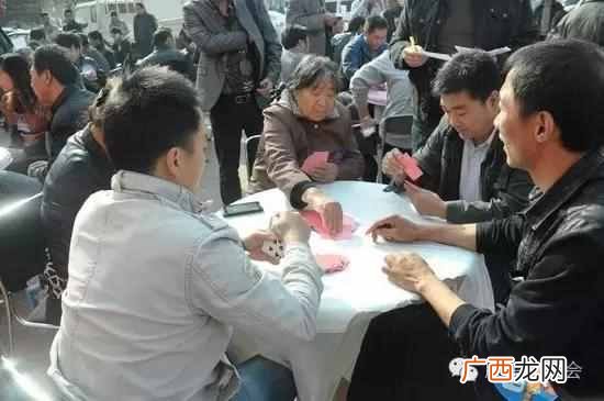 扑克三匹规则 扑克牌保皇怎么玩