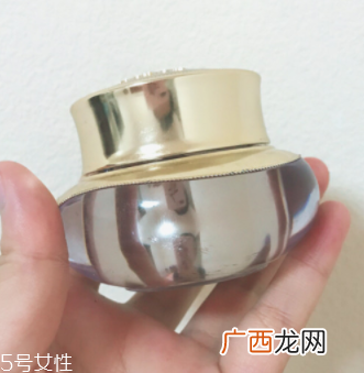 面霜可以当眼霜吗？年轻肌肤可以少量用