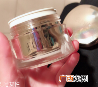 面霜可以当眼霜吗？年轻肌肤可以少量用