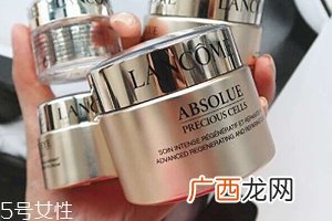 面霜可以当眼霜吗？年轻肌肤可以少量用