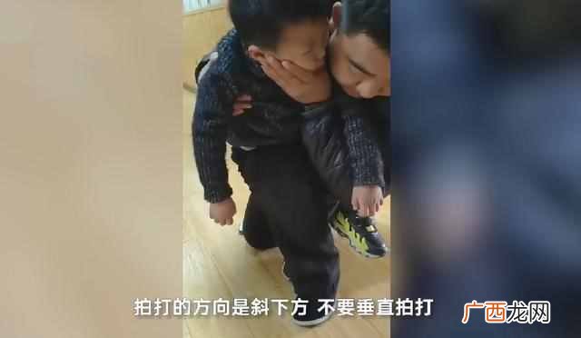 老人吃饭噎小妙招 老人吃饭噎着了怎么办