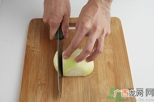 洋葱能治疗失眠吗失眠吃洋葱有效果吗