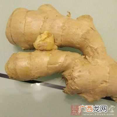手背上老年斑图片 手上开始长老年斑怎么办