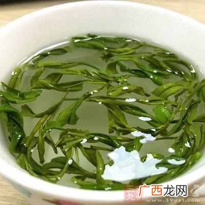 手背上老年斑图片 手上开始长老年斑怎么办