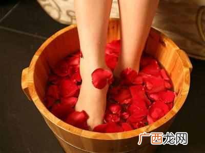 脚臭用什么泡脚 怎么治疗脚臭最管用