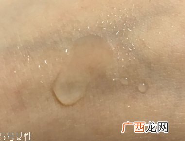 纯露可以当喷雾吗？随时为你补充水分