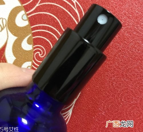 纯露可以当喷雾吗？随时为你补充水分