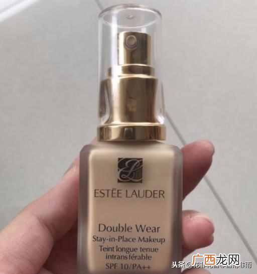 雅诗兰黛眼霜与精华哪个好用吗（雅诗兰黛眼霜