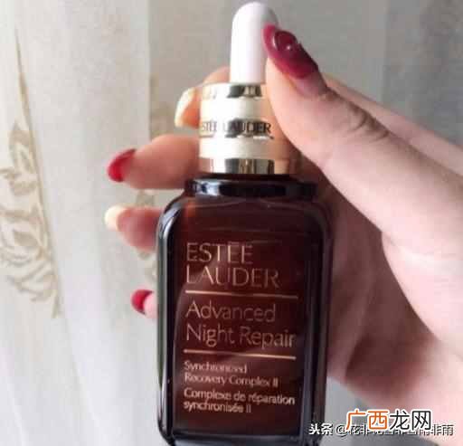 雅诗兰黛眼霜与精华哪个好用吗（雅诗兰黛眼霜