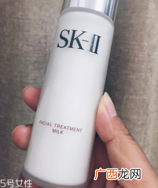 面霜和乳液都要用吗？油皮可以只用一种