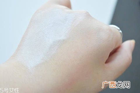 素颜霜适合哪个年龄段用 dr.jart v7素颜霜真假辨别方法