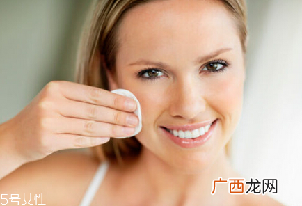素颜霜适合油性皮肤吗 按肤质选择