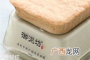 矿物泥面膜使用方法 记得一定要清洗