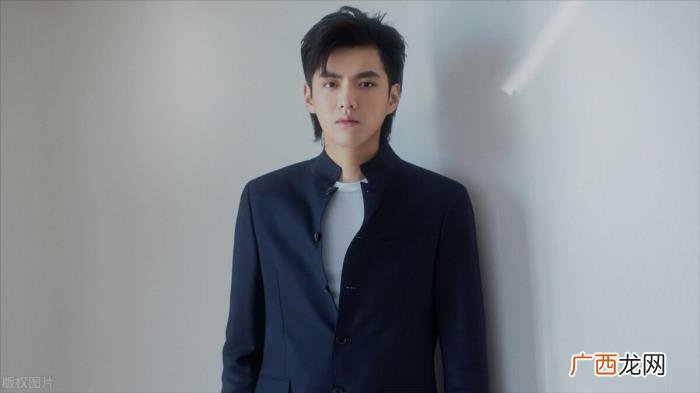 吴亦凡早年经历，剖析吴亦凡、霍尊成长经历