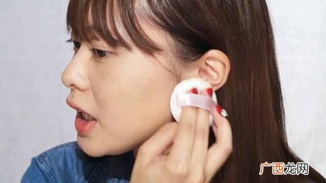 手和胳膊晒黑了怎么办(穿什么能防指手臂被晒