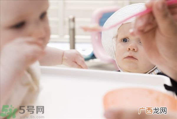 疱疹性咽峡炎有什么症状？宝宝?疱疹性咽峡炎症状