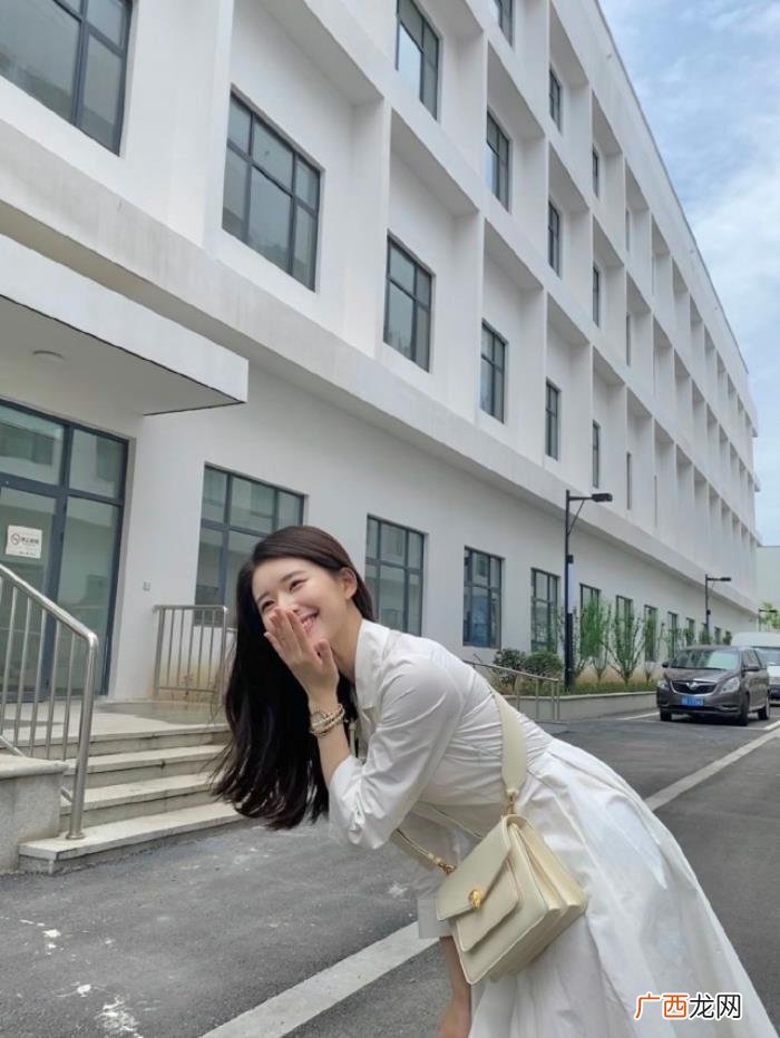 赵露思且试天下路透，新路透赵露思露腿被嘲