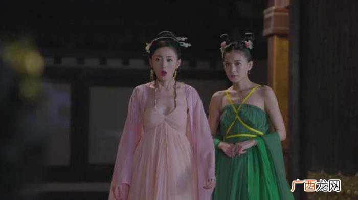 赵露思且试天下路透，新路透赵露思露腿被嘲