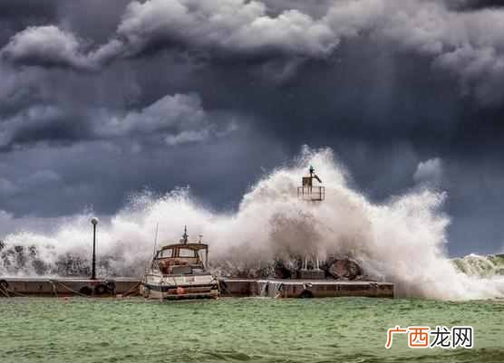 海啸是怎么形成的原因是什么（海啸灾害的成因