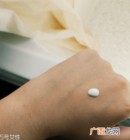 怡思丁多维光护沁融水感防晒液怎么样 不油不水