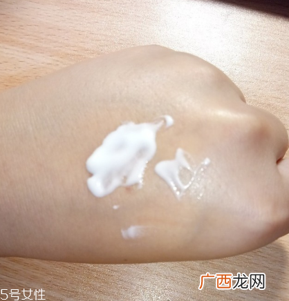 痘皮敏感肌适合什么防晒 isdin怡思丁西班牙防晒霜