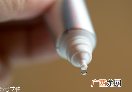乐敦CC能涂在痘痘上吗？痘痘与痘印均能改善