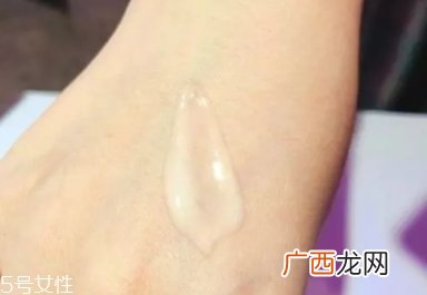 雅诗兰黛线雕精华和小棕瓶哪个好？一起使用效果佳