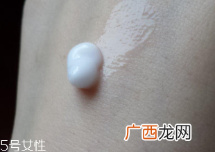 minon乳液适合油皮么？干皮和敏感肌最适合