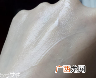 minon乳液适合油皮么？干皮和敏感肌最适合