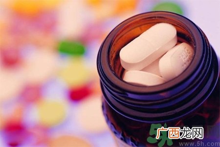 感冒一天吃6片抗生素有危害吗？抗生素属于激素类药物吗？