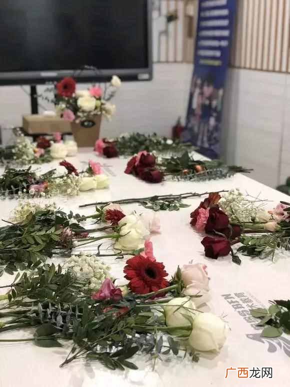 鲜花保鲜展示柜 夏天鲜花怎么保鲜