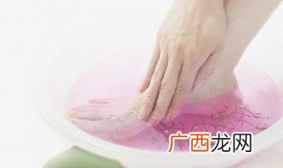 红花泡脚一次放几朵 红花泡脚每次泡几朵合适