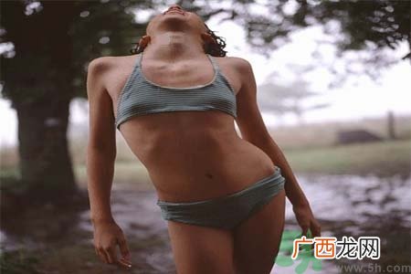 胸部太小怎么办？胸部如何才能变大？