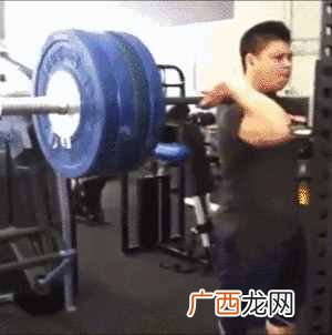 深蹲后膝盖疼 深蹲怎么做标准