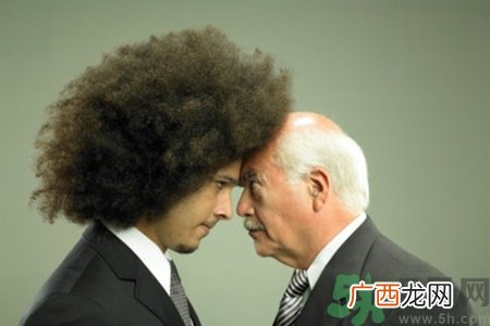 产生中年危机的原因是什么？男性中年危机的好发年龄？