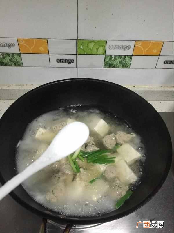 家常豆腐圆子汤做法 豆腐肉丸汤怎么做好吃