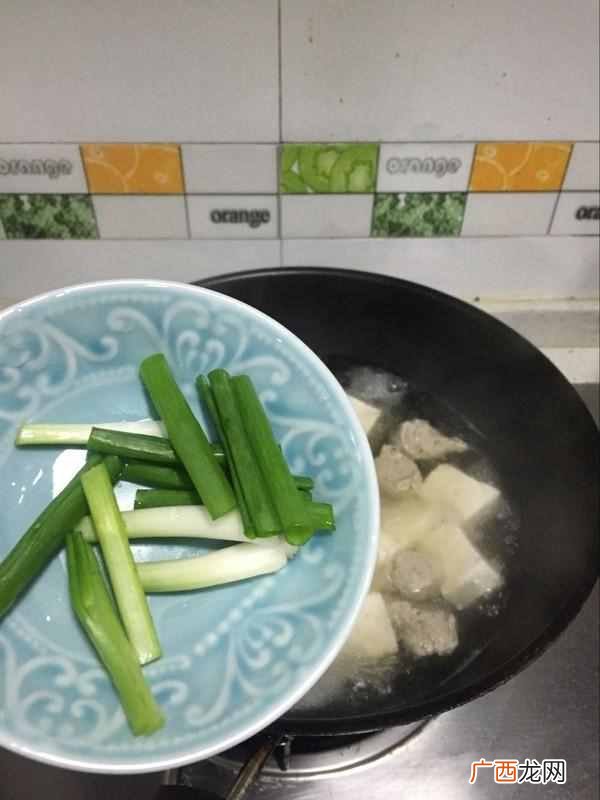 家常豆腐圆子汤做法 豆腐肉丸汤怎么做好吃