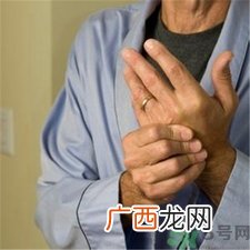 手不能握拳是怎么回事?睡醒后双手不能握拳怎么办?