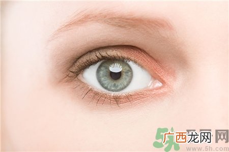 眼白有黑点是怎么回事?眼白有黑点怎么去除?
