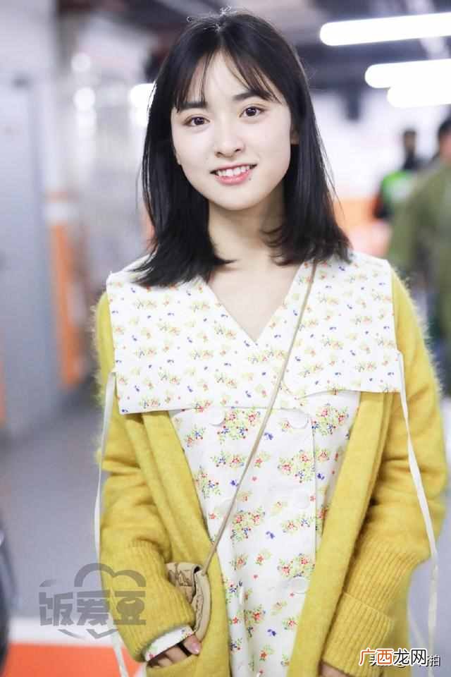 娃娃领趣味解析 娃娃领针织衫怎么搭配