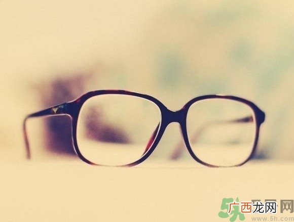 散光多少度算严重？散光相当于近视多少度？