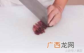 炒年糕怎么做才好吃（买来年糕片怎么做不粘锅