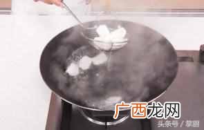 炒年糕怎么做才好吃（买来年糕片怎么做不粘锅
